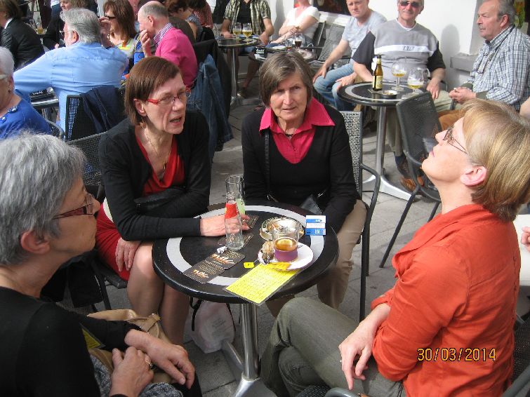 BB2014_41.jpg - Op het terrasje met Netty, Francine, Maria en Lut