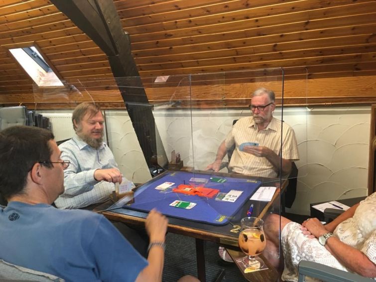 2020A004.jpg - Dries en Dierik spelen viertallenmatch tegen Herman en Hilde