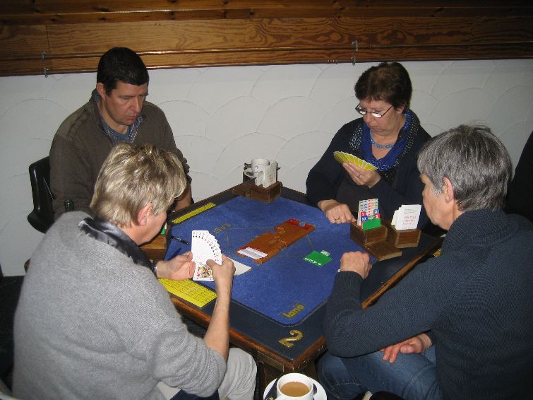 Dames2013_22.jpg - Conny, Dries, Lieve en Kristien in opperste concentratie