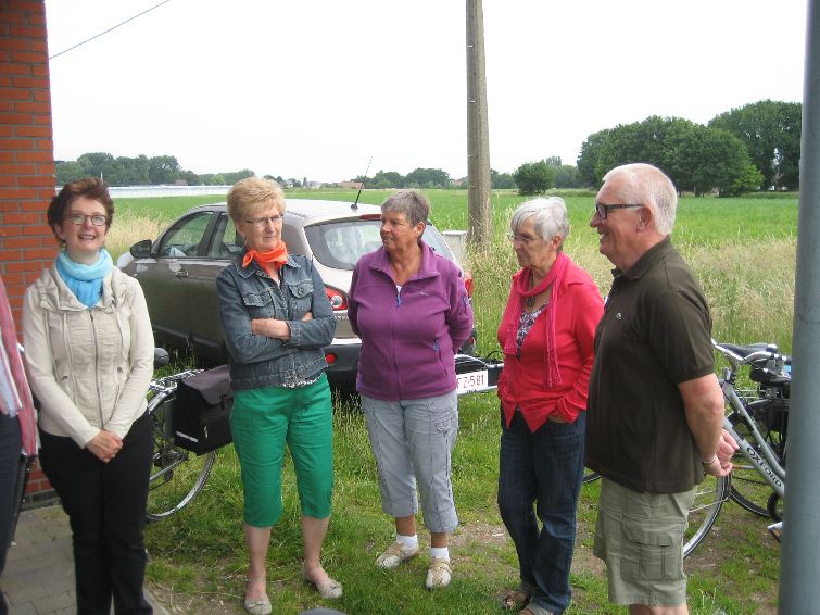 FI2013_01.jpg - Verzamelen met Martine, Mariette, Maria, Greet en Ghilbert