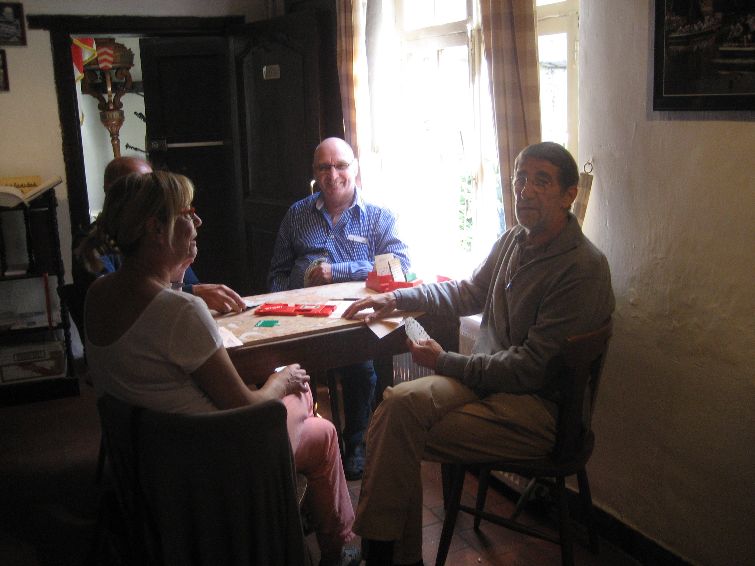 Kroeg2012_17.jpg - Roger en Raf spelen tegen Hilde en Ludo