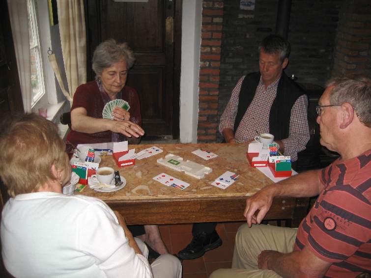 KT14_013.jpg - Jan en Collete spelen in het Piepenholleke