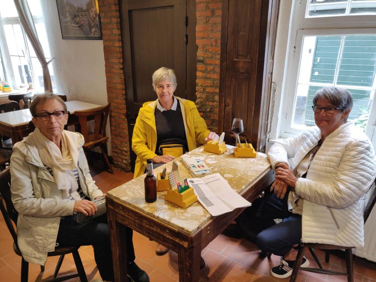 KT19-12.jpg - Agnes, Kristien en Maria