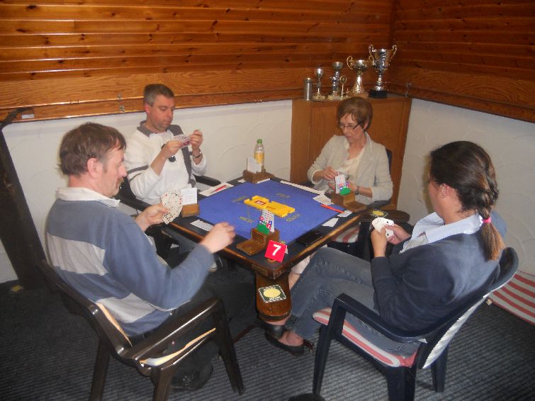 Mar2014_30.jpg - Ludo speelt met Hilda tegen Yael en Raf