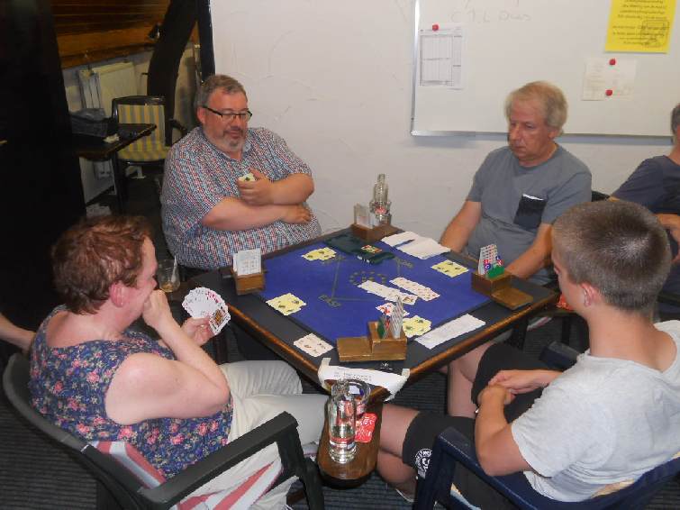 MDS_038.jpg - Yves en Kamiel tegen Linda en Marc