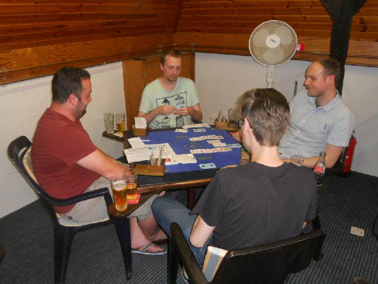 MDS_106.jpg - Wouter en Bert spelen tegen Sam en Steven